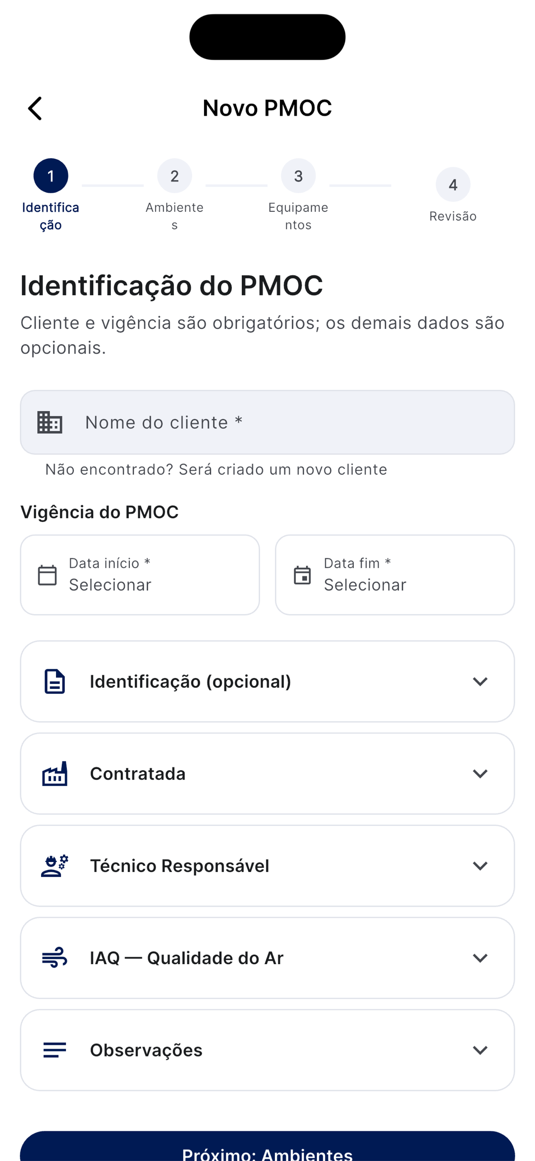 Primeiro passo do assistente Novo PMOC, com indicador de 4 etapas e o formulário de Identificação: nome do cliente, vigência e seções opcionais