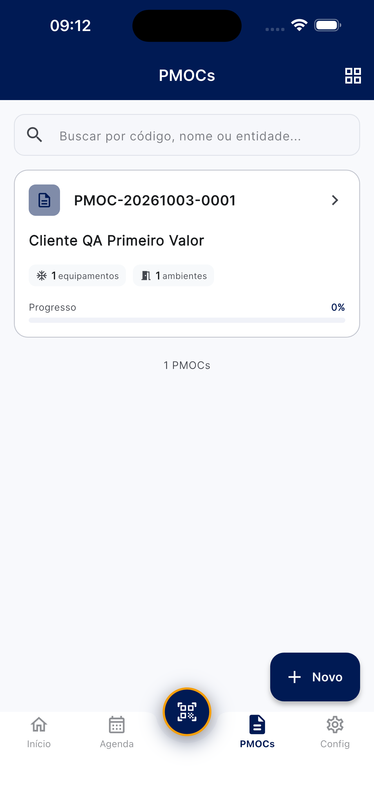 Lista Meus PMOCs no app mostrando um PMOC com um cliente, um equipamento e um ambiente